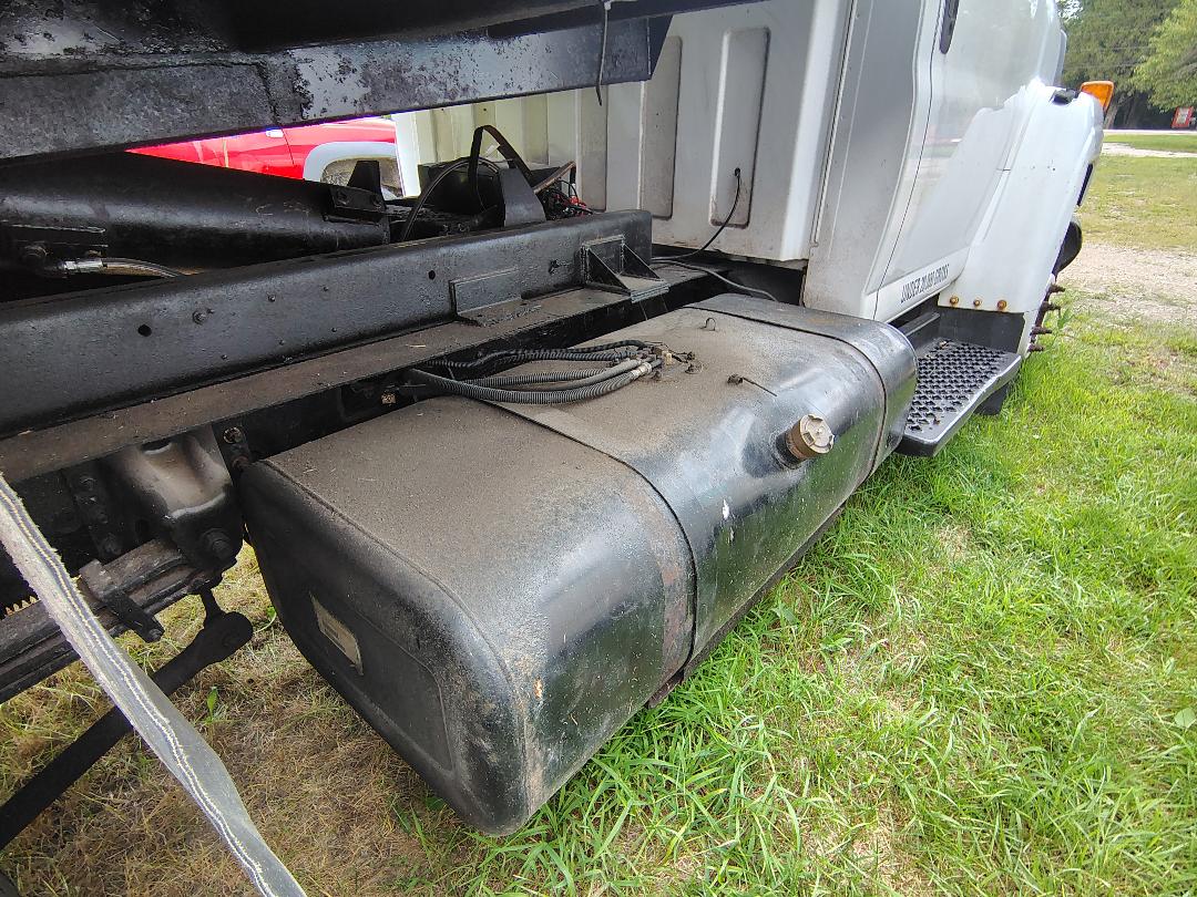 2005 GMC C5000 - Image 11